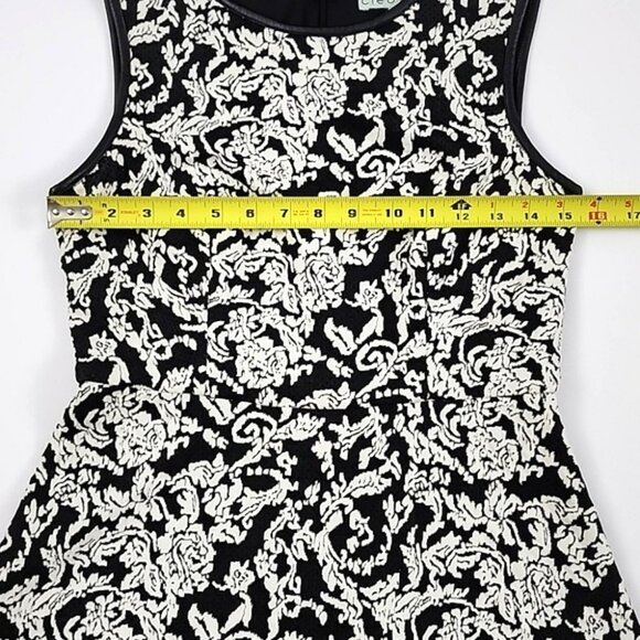 Cleo Petites Women's Sleeveless Black White Midi Dress Fit & Flare Stretch Sz 6 - Picture 12 of 14